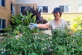 Dianna in the Goodness Garden_.jpg Dianna in the Goodness Garden_.jpg