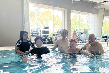 Highwood Court residents enjoy hydrotherapy_.jpg